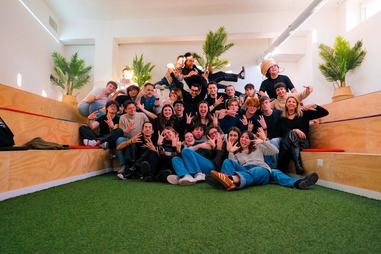 Foto di gruppo a un raduno giovanile di Fraternità